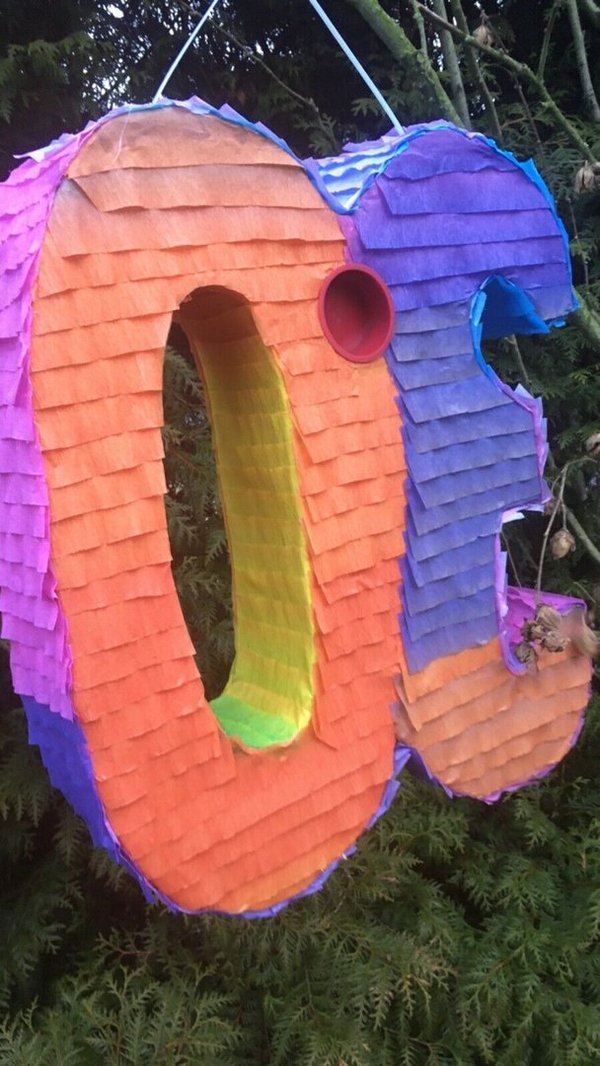 Pinata Zahl 30 in bunt Regenbogenfarbe Geschenke Box Türdekoration